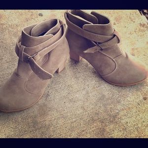 Ankle boots women’s brand new size 8 1/2